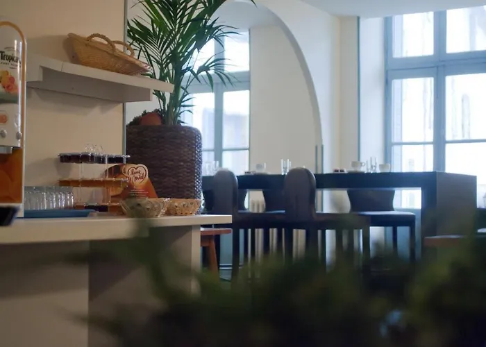 Отель Le Coin Des Halles Каор