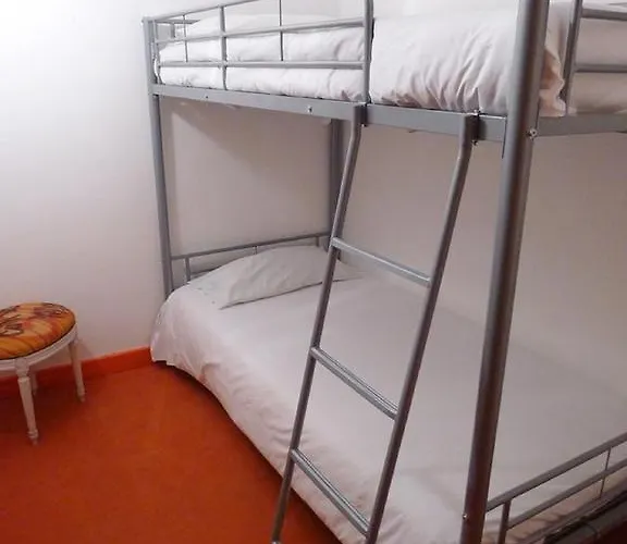 Отель Le Coin Des Halles 2*